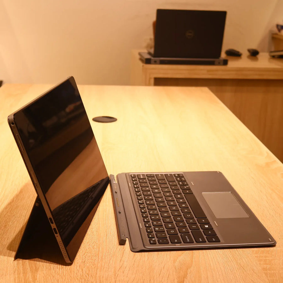 Dell Latitude 7200 2-in-1 Core i7-8th Gen 16GB 256GB SSD 14 Inch Touch – Refurbished Laptop