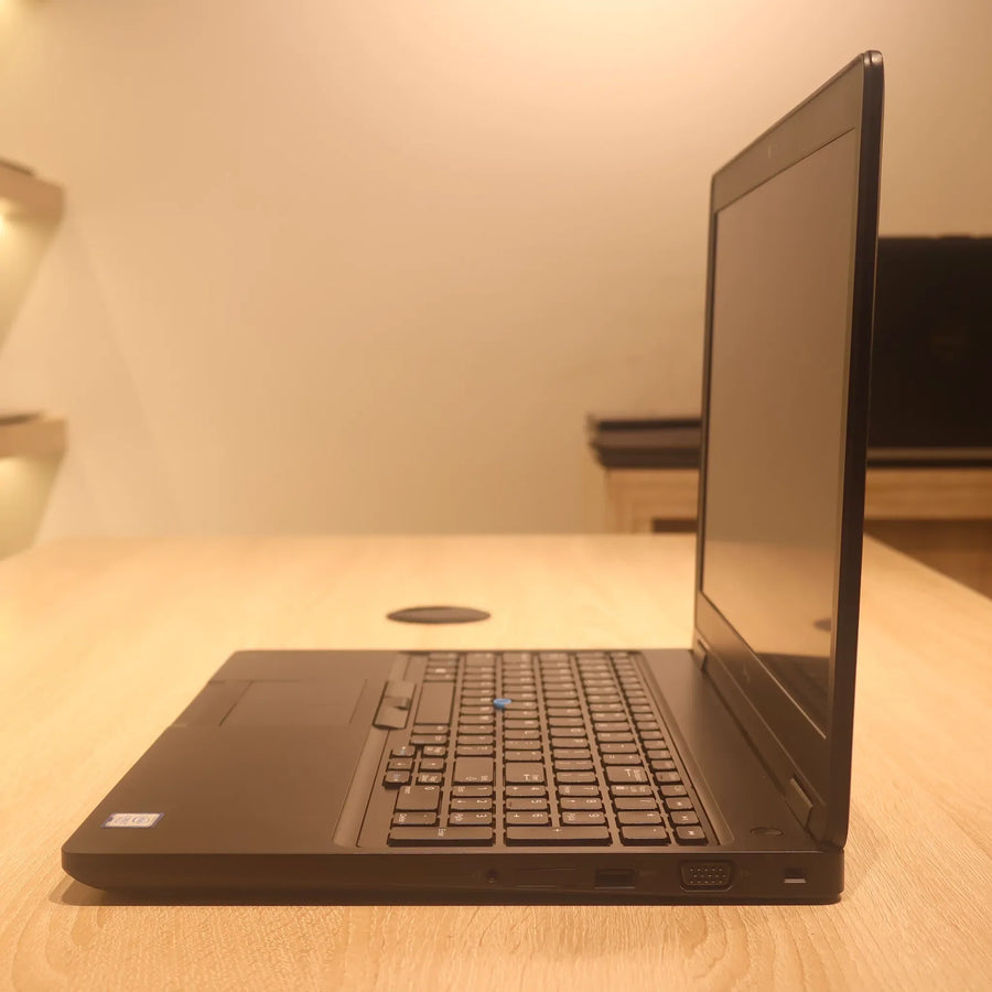 Dell Latitude 5580 Core i7 7th Gen 16GB 512GB SSD 15.6 Inch – Refurbished Business Laptop